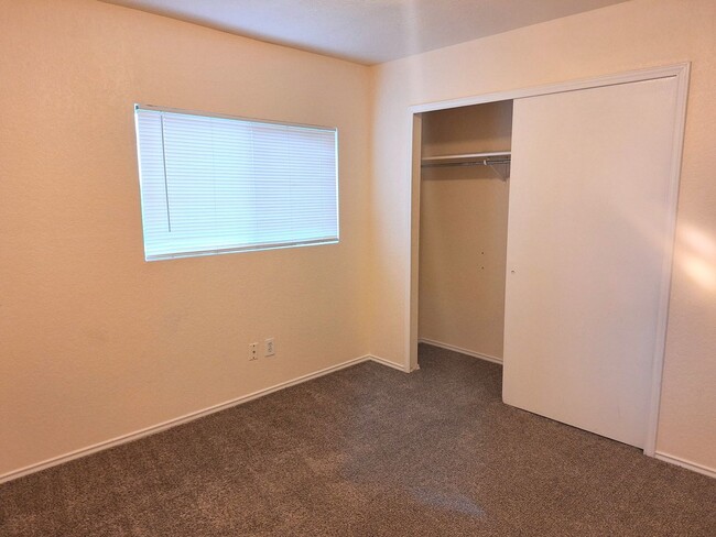 Building Photo - ~~$300 Off 3rd Months Rent~~Spacious 4 bed...
