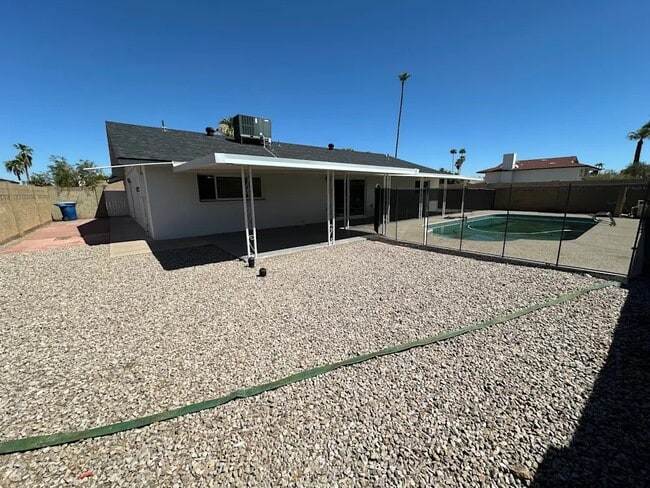 Building Photo - 1334 E Hermosa Dr