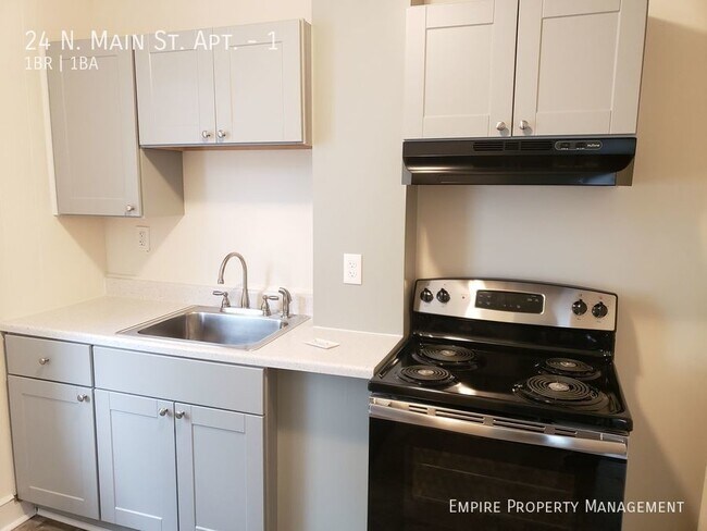 Building Photo - 1st Floor: 1 Bedroom/ 1 Bathroom Apartment...