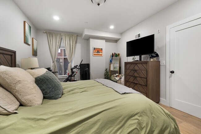 Building Photo - 300 Somerville Ave