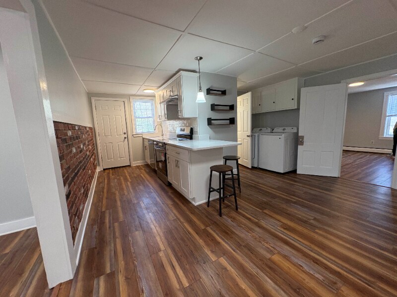 Building Photo - 84 Quinapoxet St