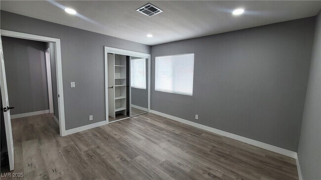 Building Photo - 2600 Sidonia Ave