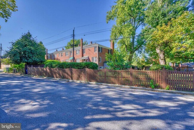 Building Photo - 6473 Blenheim Rd