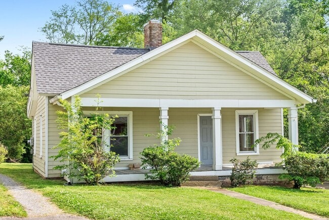 Building Photo - Home For Rent Near Historic Downtown Clark...