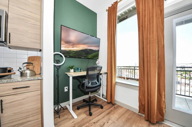 Building Photo - 1111 Shepherd Dr