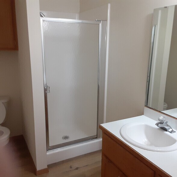 Building Photo - 409 Cedar Ln