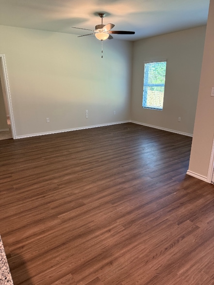 Building Photo - 3109 Mesa Dr