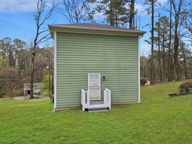 Building Photo - Fantastic 4 bedroom 2 bath home - Housing Vouchers Accepted