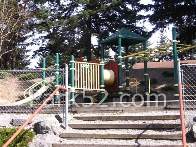 Building Photo - 1/2 Off First Full Month! Upper Floor 2 Bedroom Apartment With Washer/Dryer!