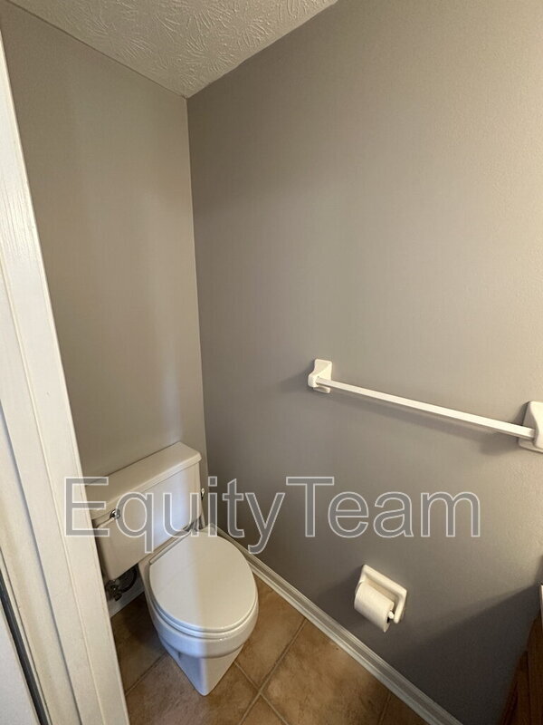Building Photo - 753 Woodlyn Dr S