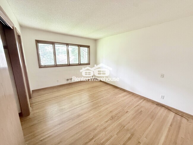 Building Photo - 3813 W 60th St