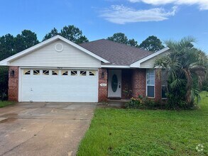 Building Photo - Located in the gated community of Parker's...