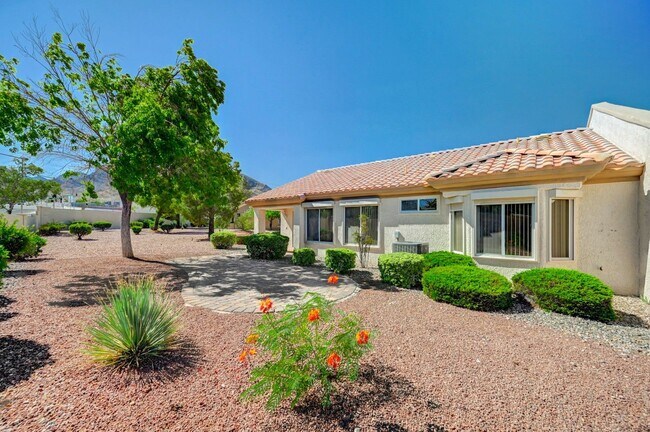 Building Photo - Charming 2 Bedroom, Single-Story Home in S...