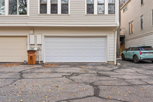 Building Photo - 735 Patterson Ave