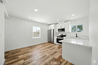 Building Photo - 521 W 78th St