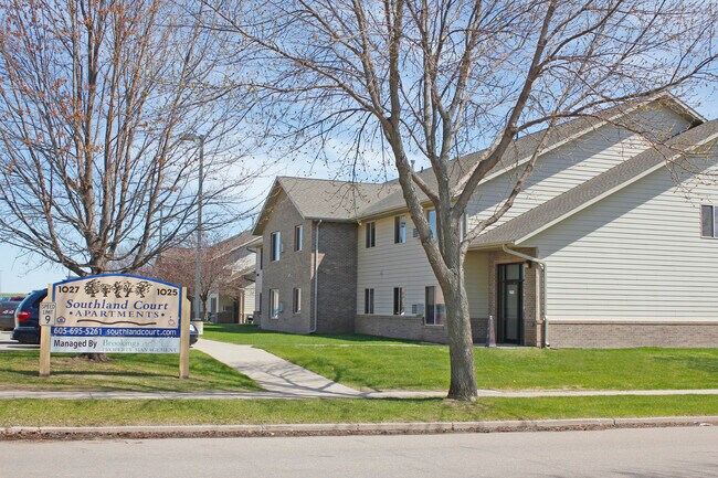 Exterior - 1025 Southland Ln