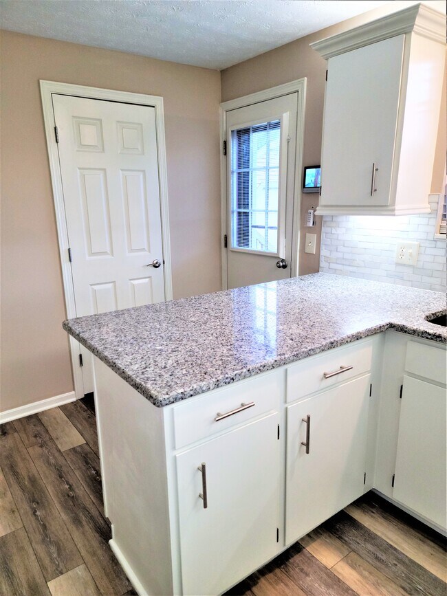 Building Photo - 1862 Beechwood Ave NE