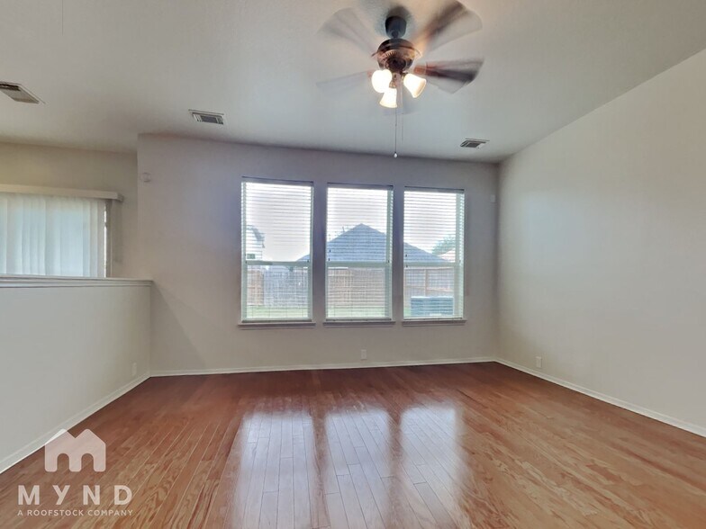 Building Photo - 3002 Edgewick Elm St