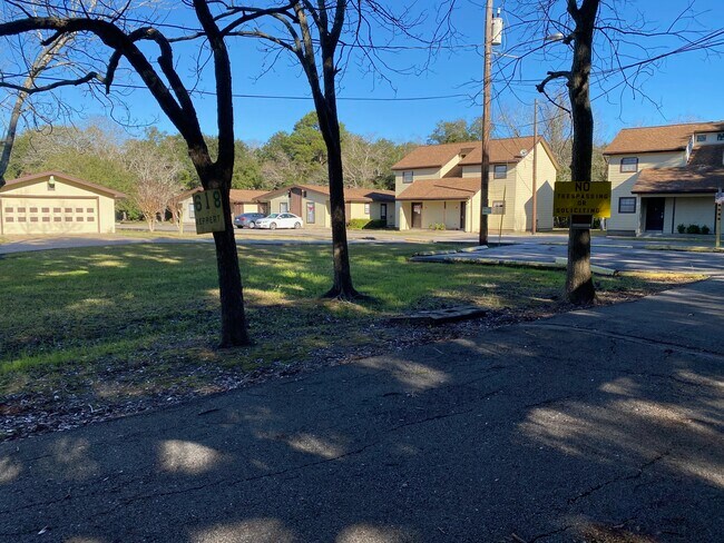 Building Photo - 618 reppert street