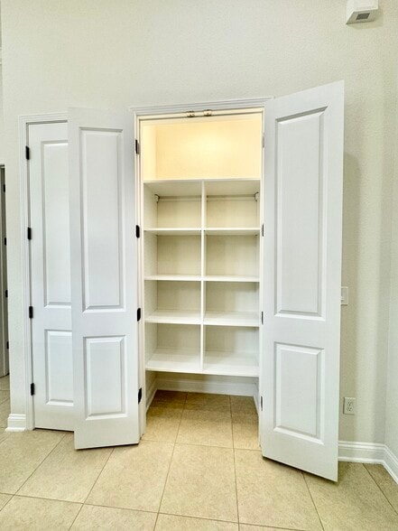 Building Photo - 45 Rinaldo Way