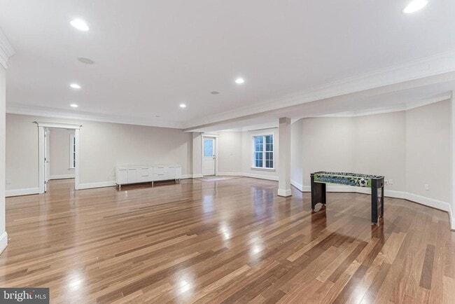 Building Photo - 829 Golden Arrow St