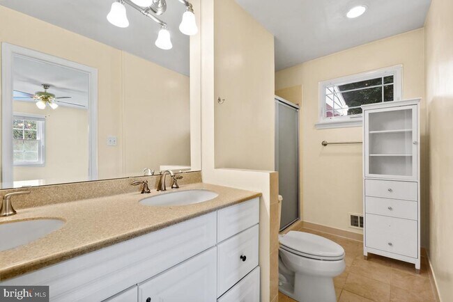 Building Photo - 12027 Devilwood Dr