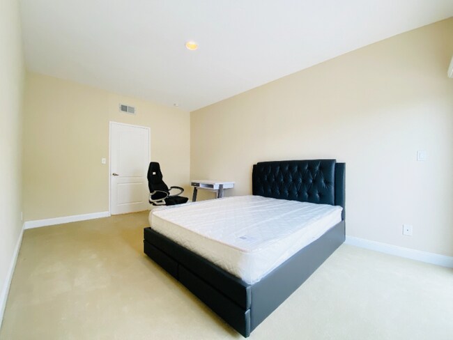 Building Photo - 10630 Wilkins Ave