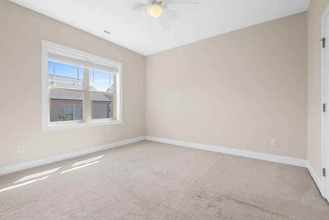 Building Photo - Beautiful 2-Bedroom Townhouse Near NCSU, Available June 15!