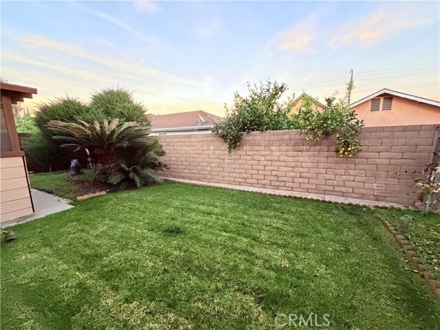 Building Photo - 1915 S Mountain Ave