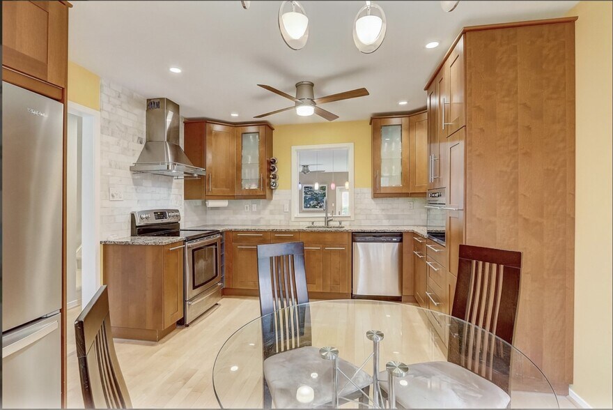 Building Photo - 909 Winchester Ct