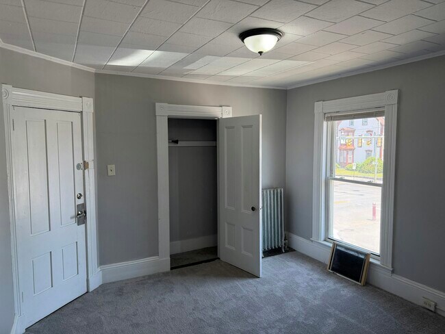 Building Photo - 319 Hanover St