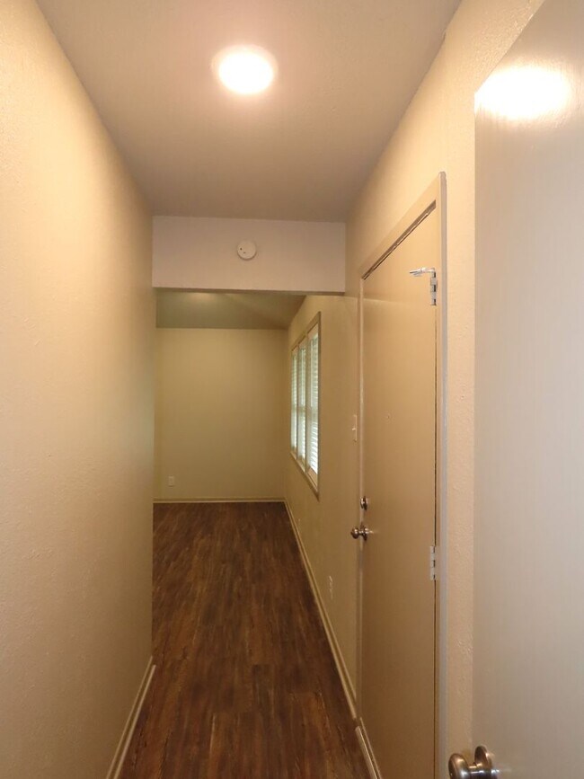 Building Photo - Updated 5 bedroom, 3 bathroom home in Tyle...