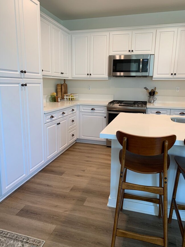 Building Photo - Beautiful Home 4bed/3 bath