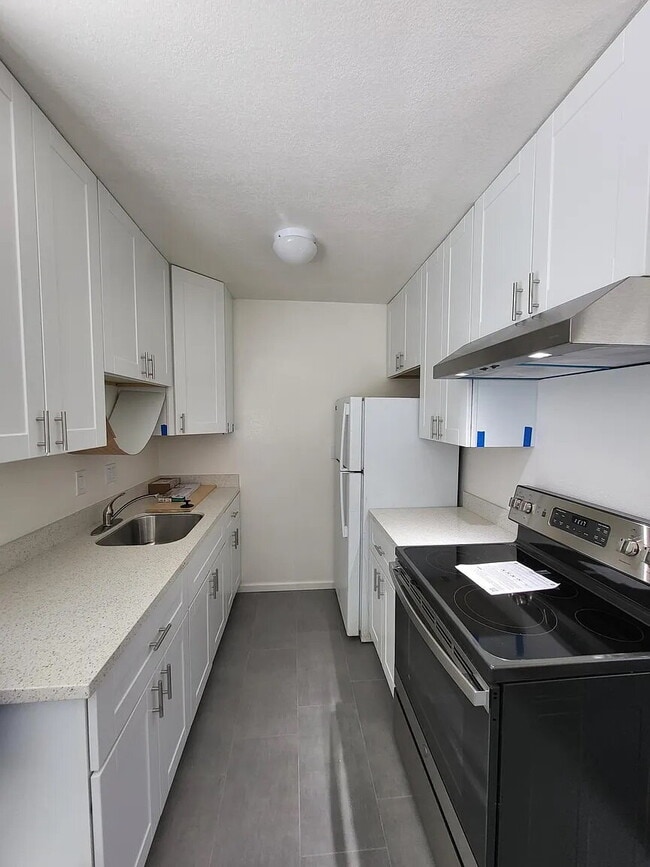 Building Photo - "Charming Berkeley 1-Bedroom Apartment Retreat – Cozy 580 Sq Ft Living!"