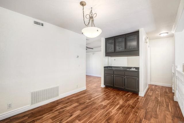 Building Photo - 2569 Navarra Dr