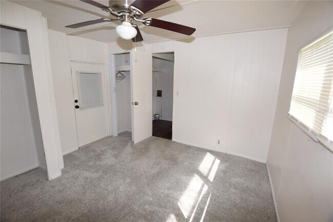 Building Photo - 820 Gee Creek Ct