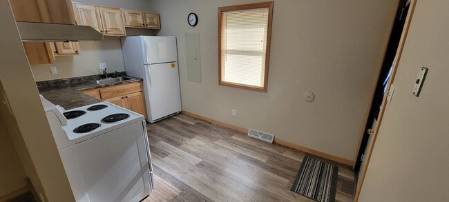 Building Photo - 7917-19 University