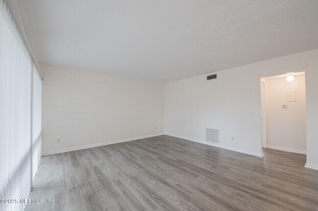 Building Photo - 1217 Park Ave