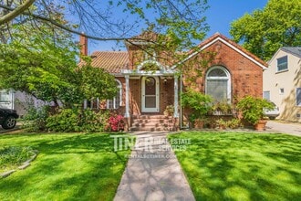 Building Photo - 842 42nd St