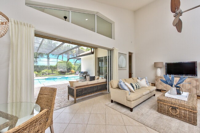 Building Photo - Pelican Marsh Pool home