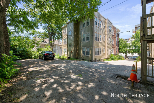 Building Photo - Charming 2-Bedroom in a Historic 6-Plex – ...