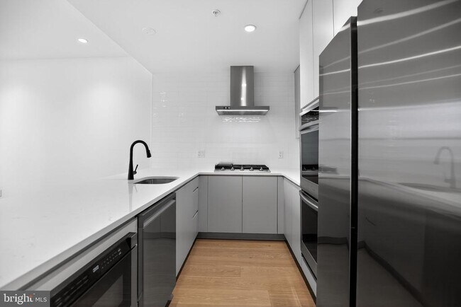 Building Photo - 635 N 7th St