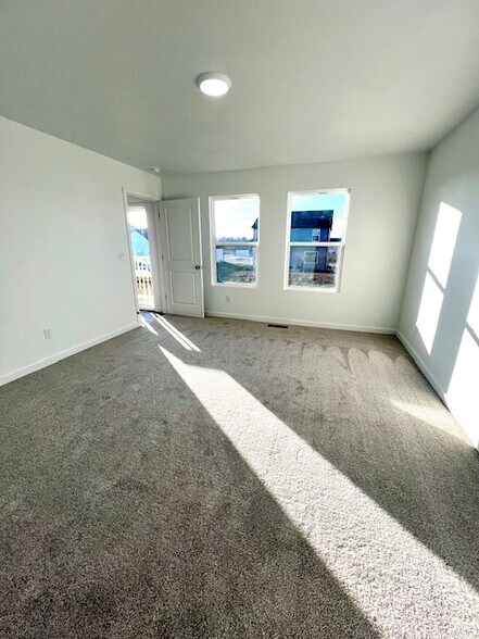 Master Suite - 478 Lennox Blvd