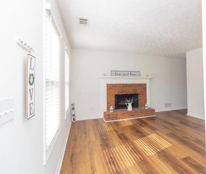 Building Photo - 3100 Duvall Pl