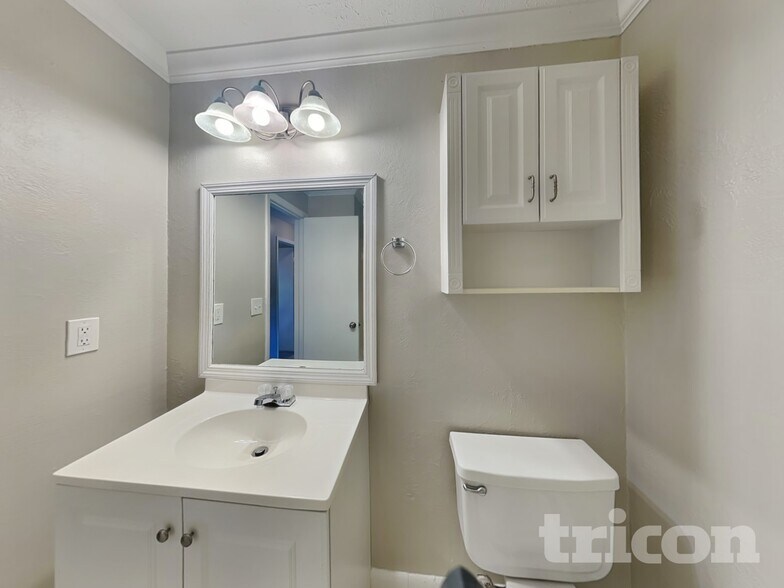 Building Photo - 1115 Oakhill St