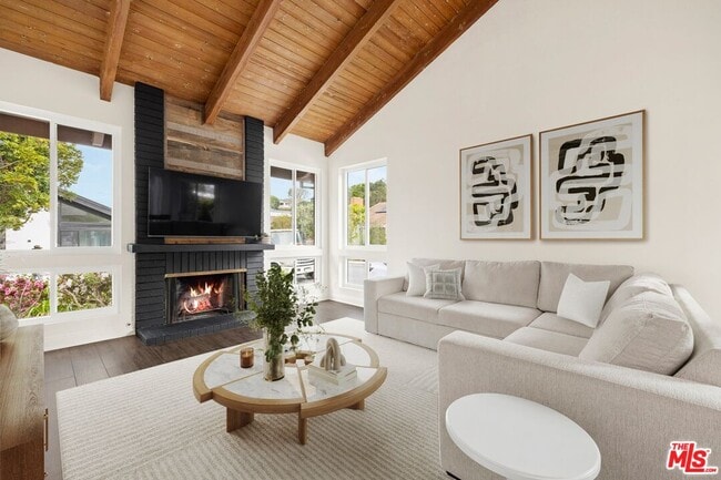 Building Photo - 1329 Avenida de Cortez