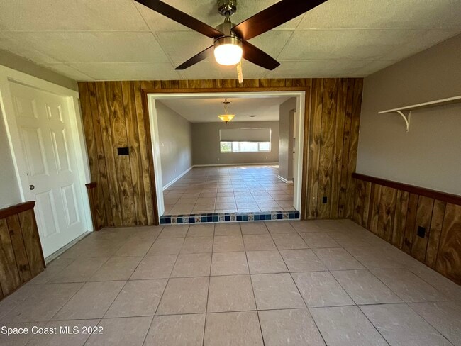 Building Photo - 619 Rosada St