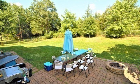 Building Photo - Spacious 4Bd/2.5Bth Single-Family Home with Garage & Fenced Yard – Prime Location!