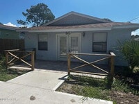 Building Photo - 615 Gardenia St