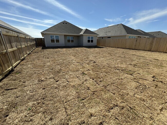Building Photo - 8810 Happy Vly Dr